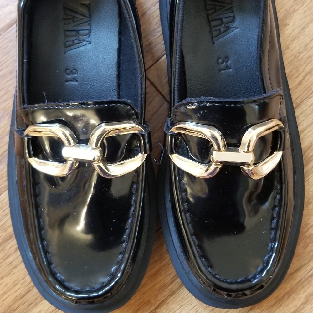 Girls ZARA Loafers, Black patent Leather with Gold Links, Euro Size 31